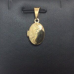 Ladies 10k Yellow Real Gold Oval opening Locket Charm Pendant 1.20 grams
